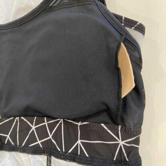 Karma Womens Geometric Print Black & White Racerback Tank Top With Built-In Bra - Picture 6 of 16